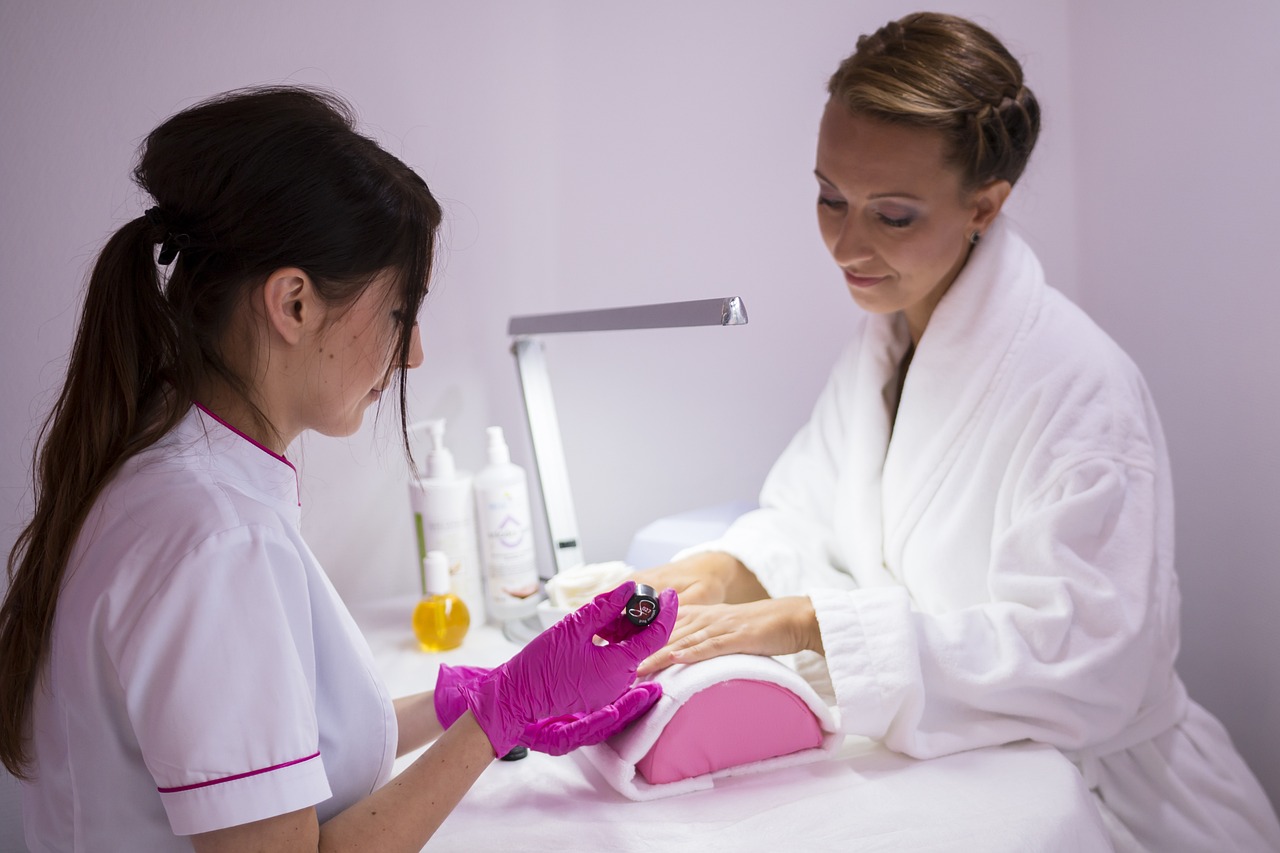 beautician-gb0b524e71_1280